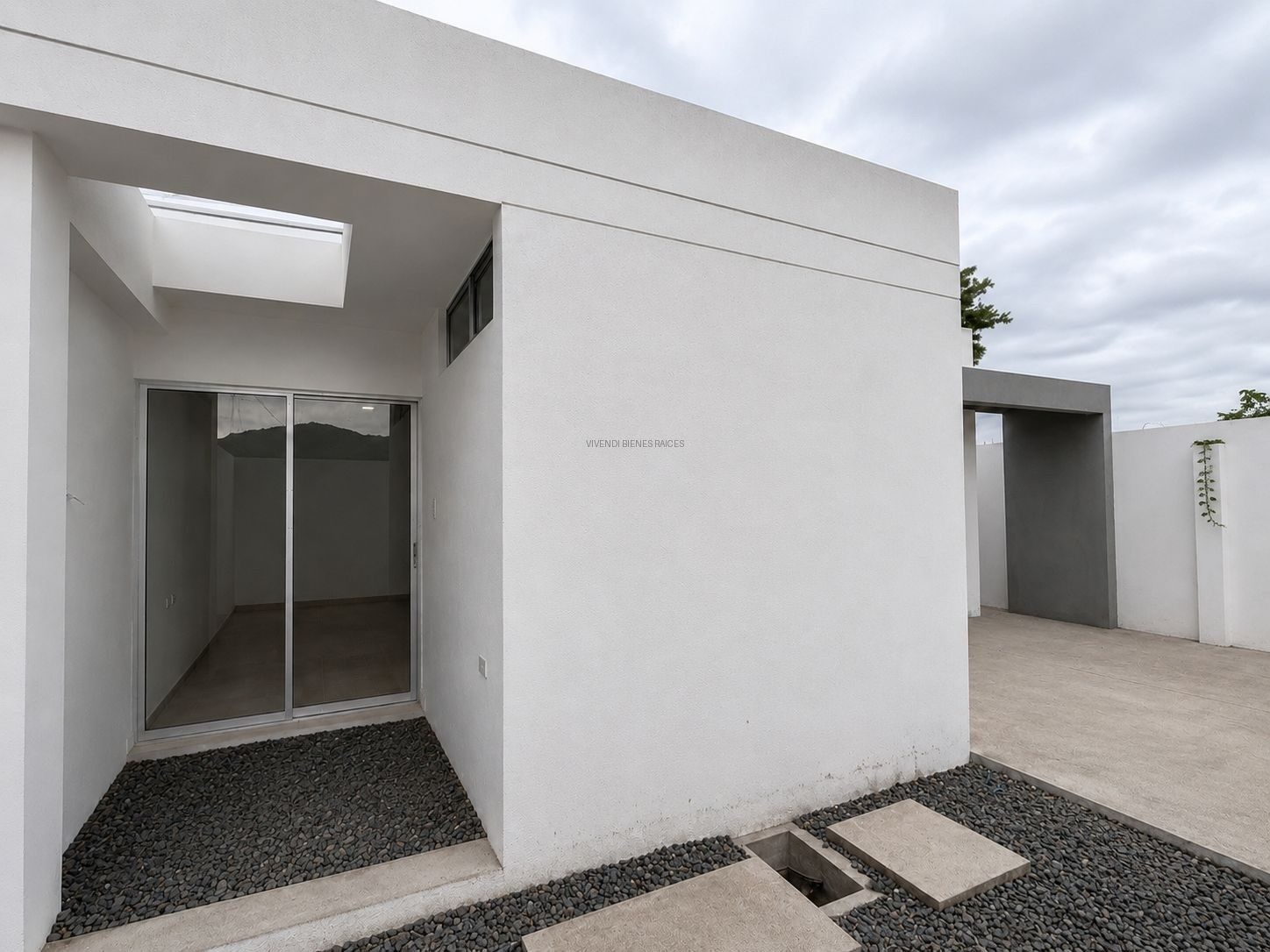 Villa de Una Planta en Venta | Patio • Garaje